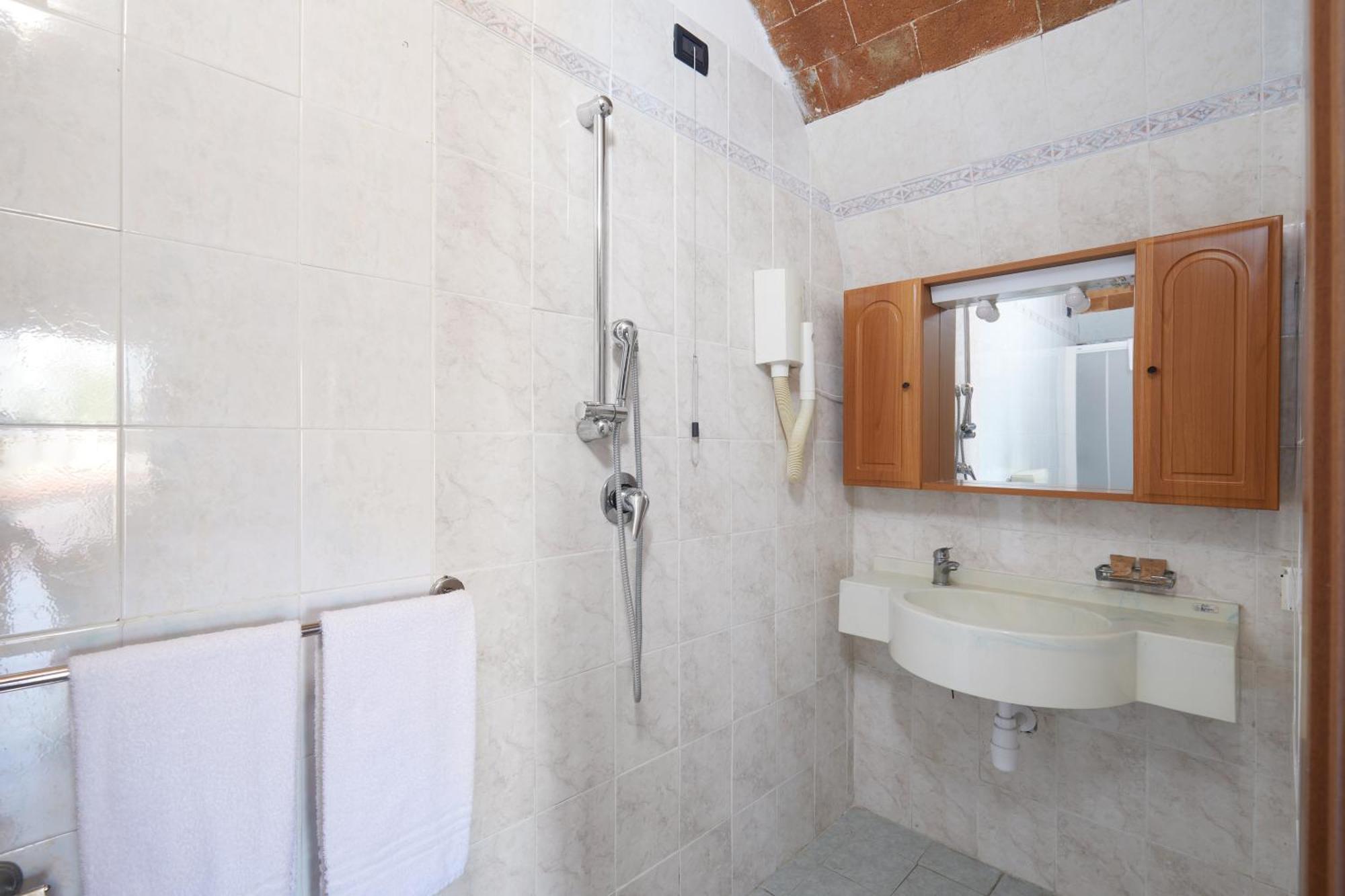 Relais Belvedere Монтекатини Вал ди Чечина Стая снимка